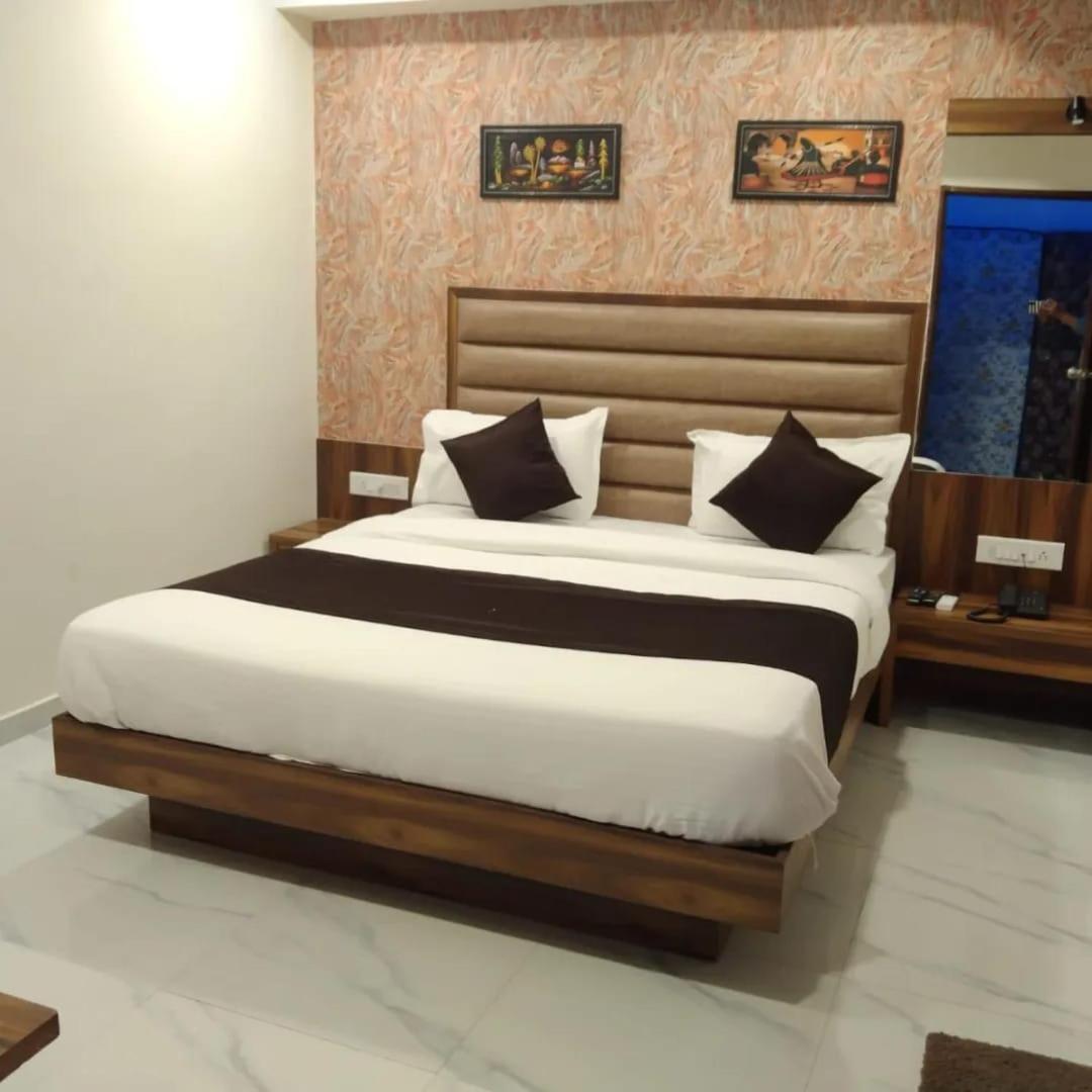Hotel Sun Shine Amhedabad Dış mekan fotoğraf