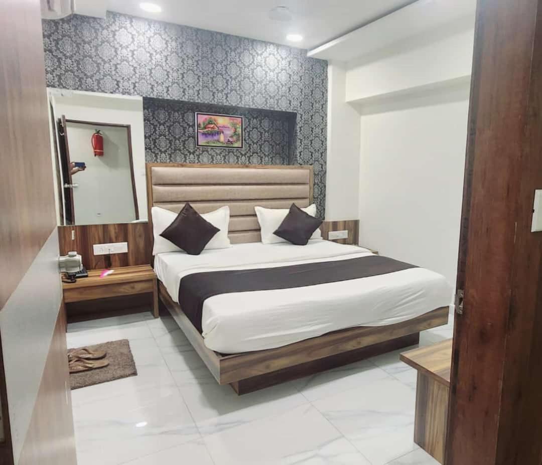 Hotel Sun Shine Amhedabad Dış mekan fotoğraf