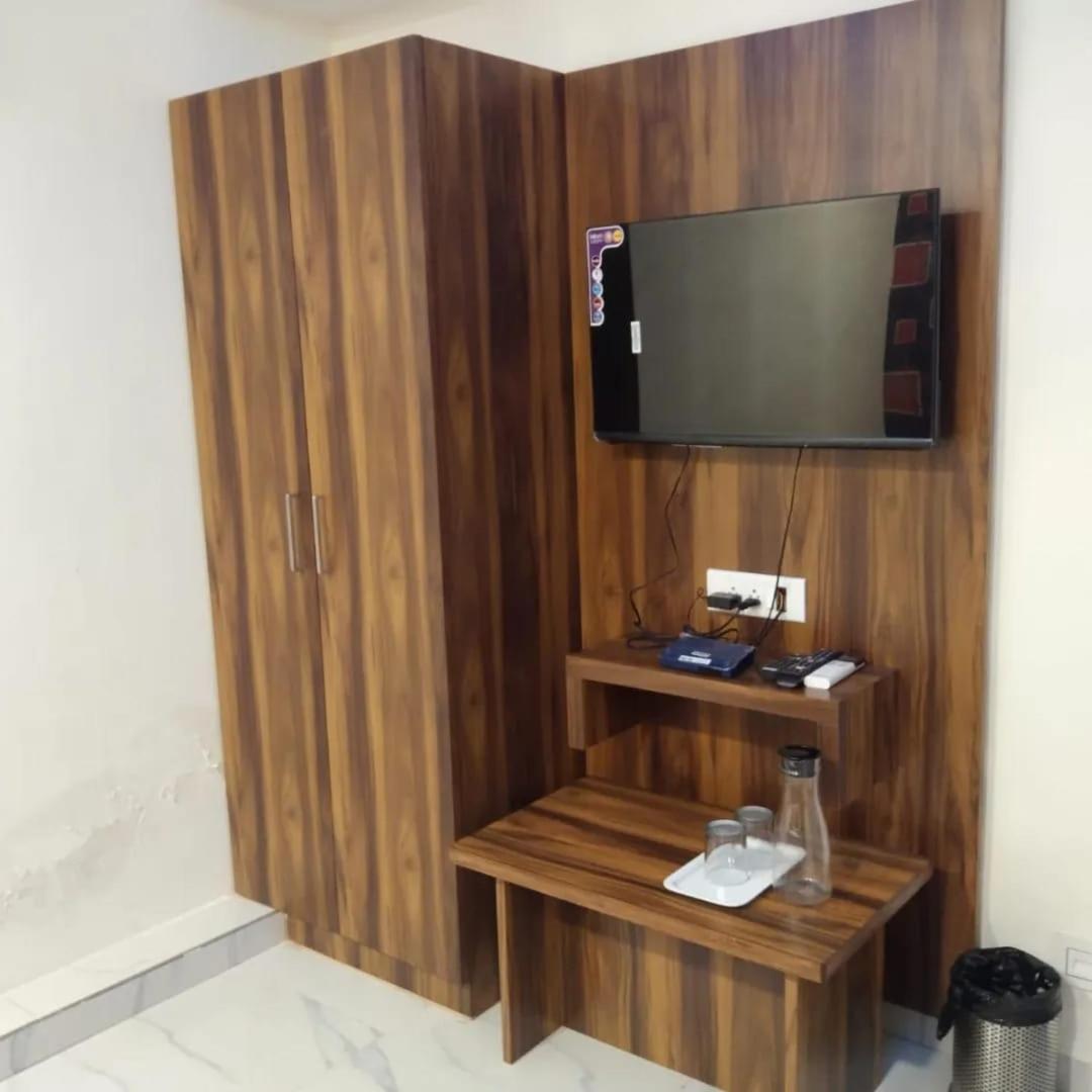 Hotel Sun Shine Amhedabad Dış mekan fotoğraf