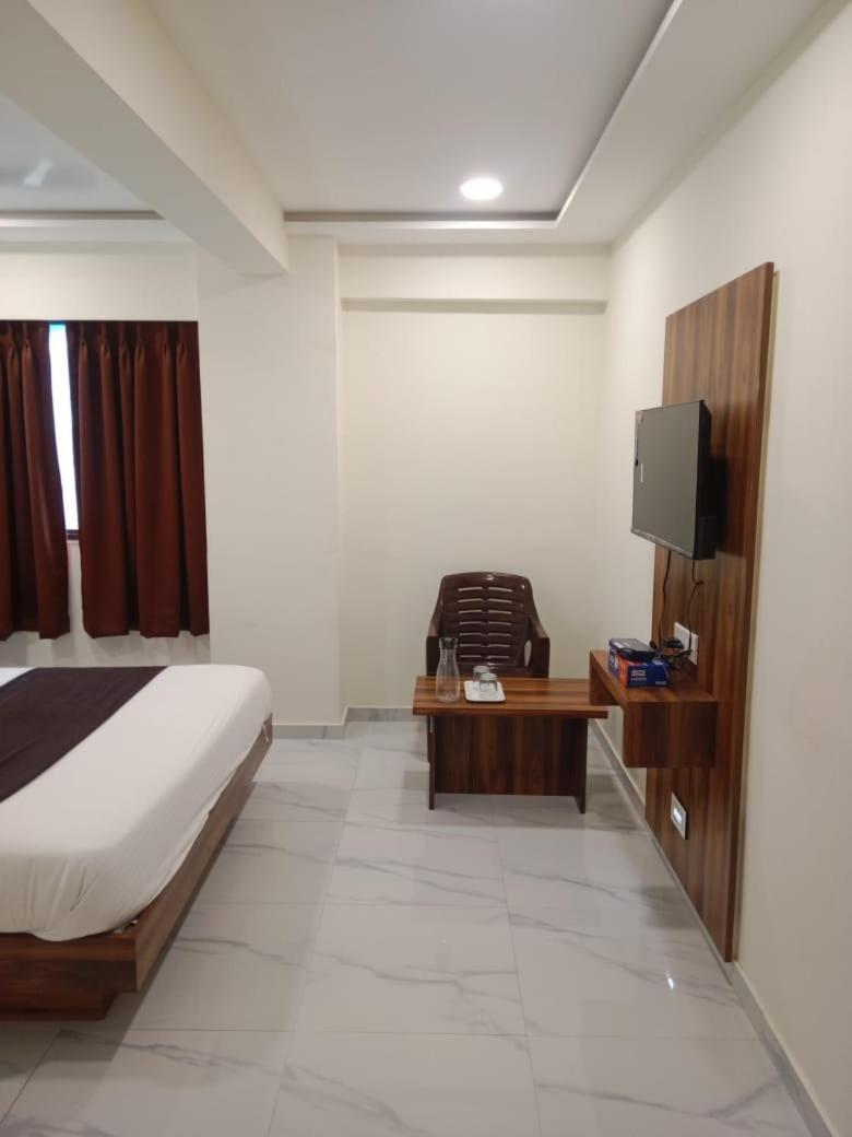 Hotel Sun Shine Amhedabad Dış mekan fotoğraf
