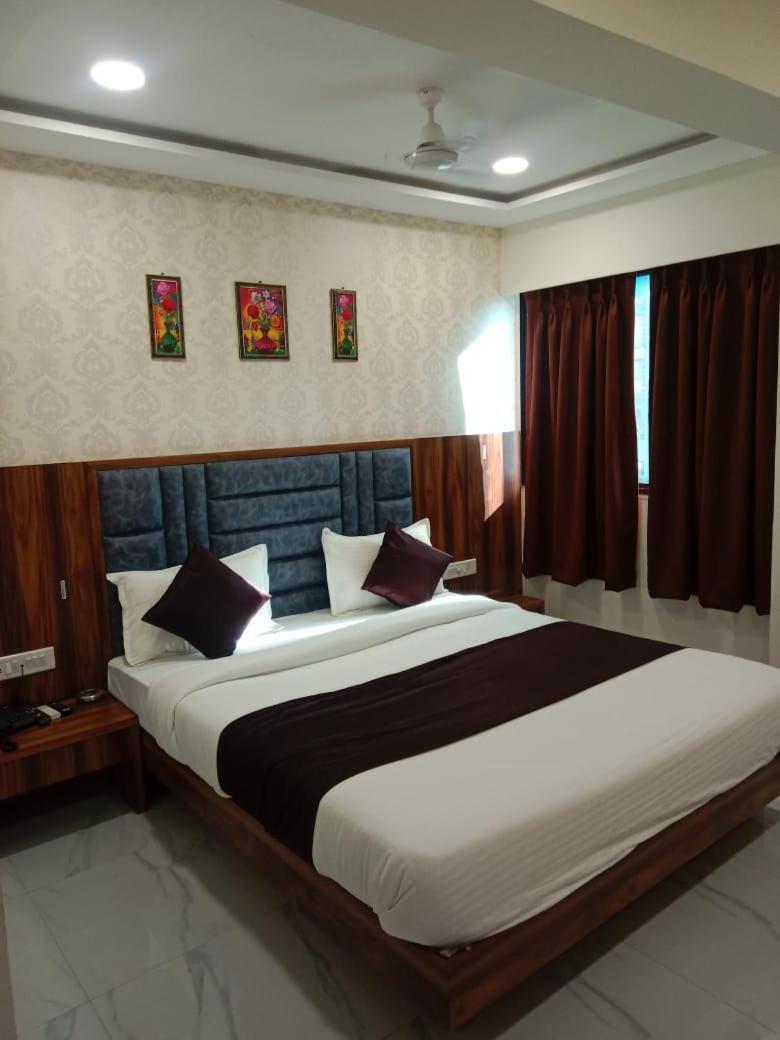 Hotel Sun Shine Amhedabad Dış mekan fotoğraf